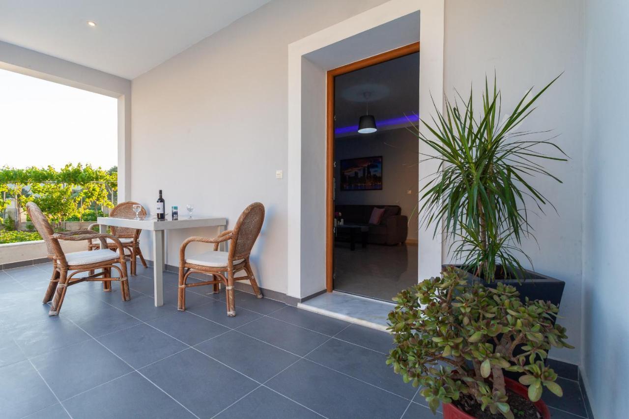 Garden House Apartment Kremasti  Ngoại thất bức ảnh